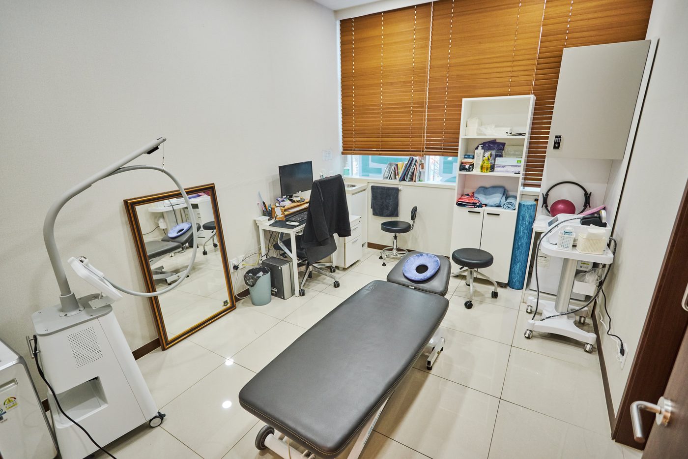 청라좋은한방병원 장비를 갖춘 진료 공간